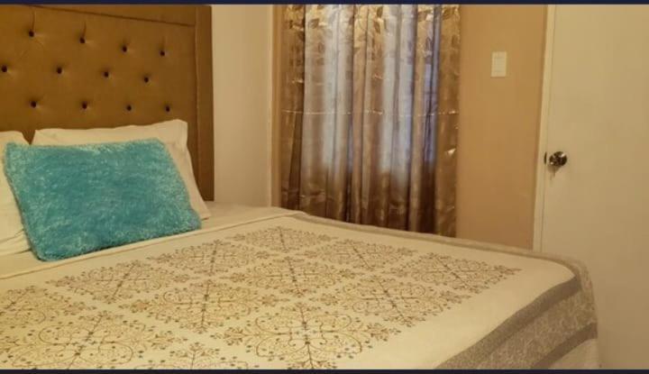 Pink Hibiscus Bed And Breakfast Montego Bay Exterior photo