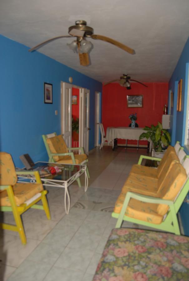 Pink Hibiscus Bed And Breakfast Montego Bay Exterior photo